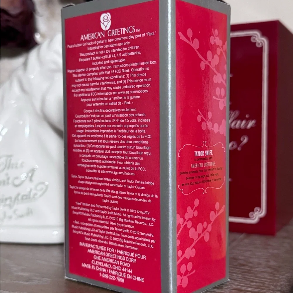 Taylor Swift RED Musical Guitar Vintage Christmas Ornament NEW - Picture 3 of 5